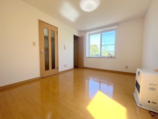 居室・リビング　明るい居間で気持ちまで明るくなりますね！