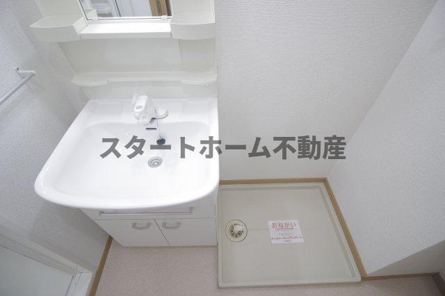 洗面設備　ゆったりとスペースのある洗面所