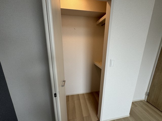 収納　ウォークインクローゼット（洋室6.1帖）