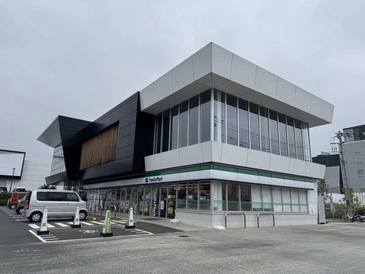 コンビニ　ファミリーマート グッドマンビジネスパーク店（コンビニ）まで663m