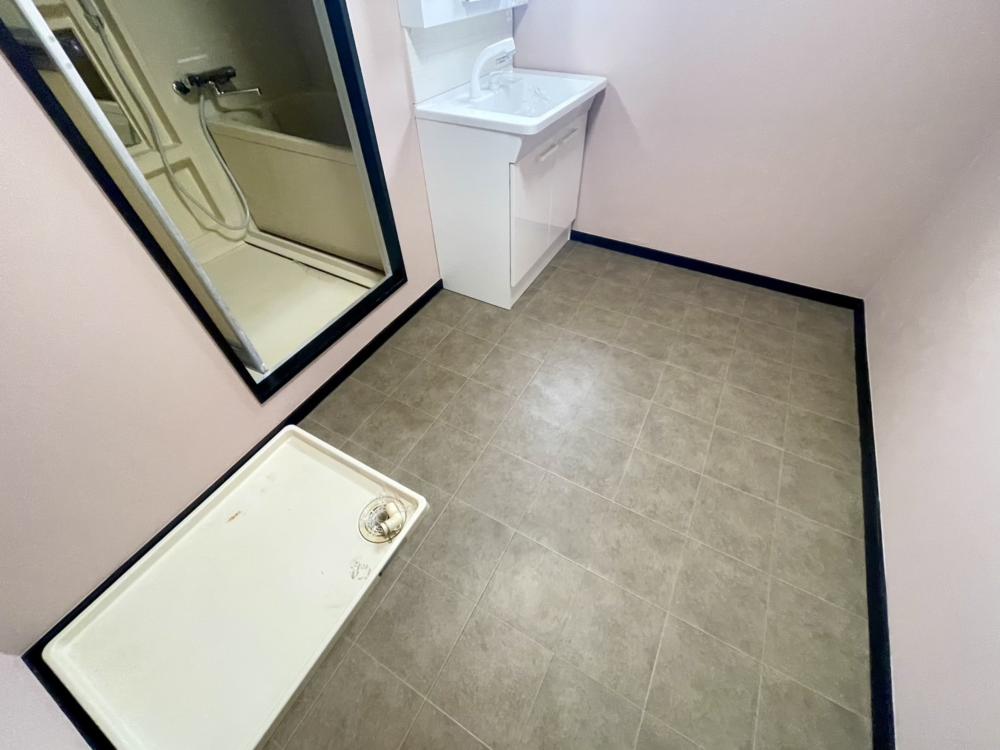 洗面設備　ビックリする広さの脱衣室です♪