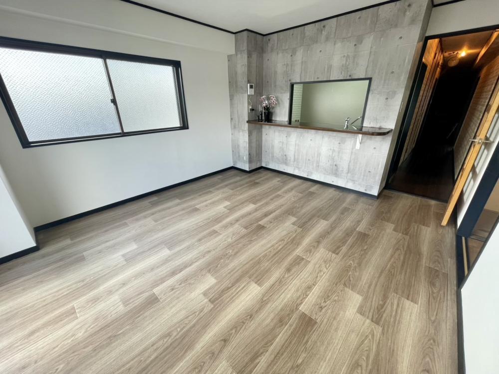 居室・リビング　朝日が差し込むリビングですね♪