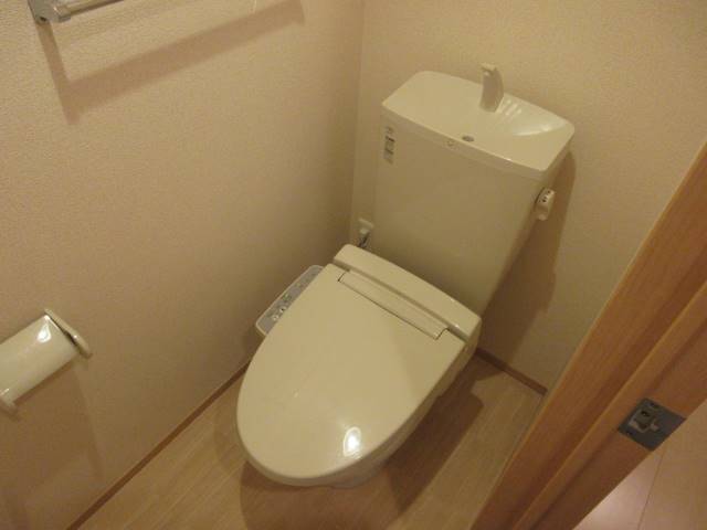 トイレ　温水洗浄暖房便座（同型タイプ）