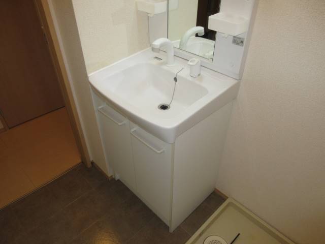 洗面設備　洗髪洗面化粧台（同型タイプ）