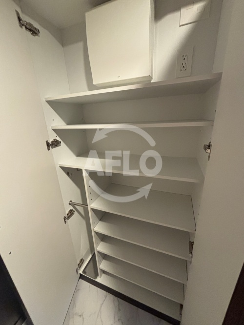 収納　ソルレヴェンテ新梅田　シューズボックス