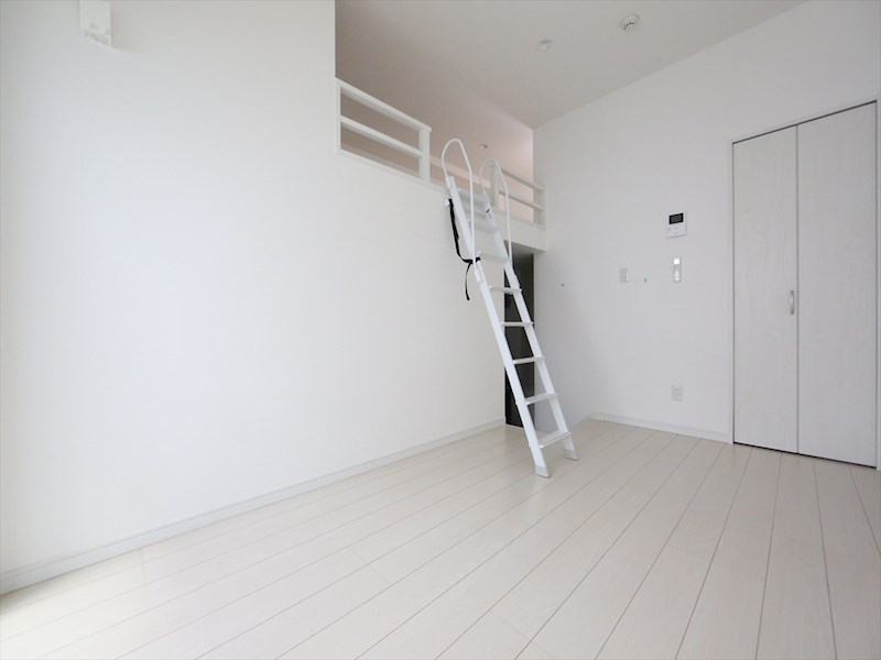 居室・リビング　洋室5.8帖　ロフト5.5帖（収納でもお部屋でも使えます）