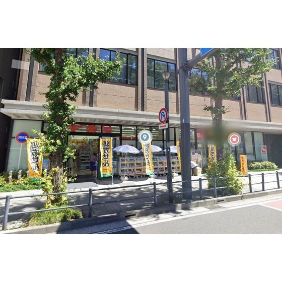 ドラックストア　スギ薬局日本大通り店（ドラッグストア）まで209m