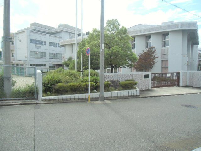 中学校　名古屋市立津賀田中学校（中学校）まで868m