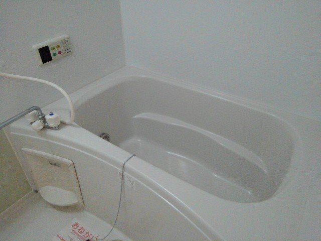 バス・シャワールーム　コンパクトで使いやすいお風呂です