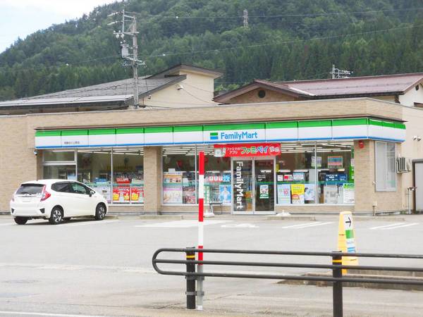コンビニ　ファミリーマート飛騨古川新栄町店（コンビニ）まで1900m
