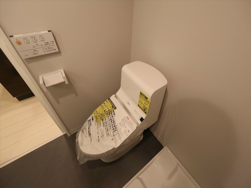トイレ　温水洗浄暖房便座付トイレ　同仕様写真