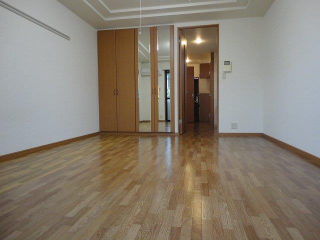 居室・リビング　洋室(姿鏡付きＣＬ)