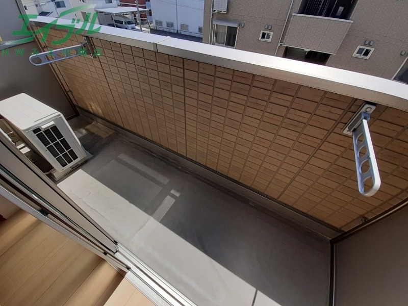 バルコニー　同建物の別部屋写真です