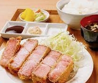 飲食店　厚切りレアとんかつ やまとん（飲食店）まで209m