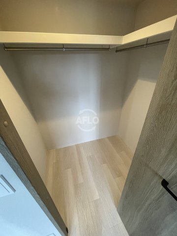 収納　Louis Residence 弁天町　ウォークインクローゼ