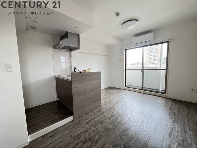 居室・リビング　エアコン設置済み！洋室10.1帖です。