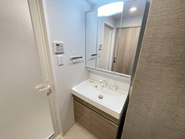 洗面設備　独立洗面台です。