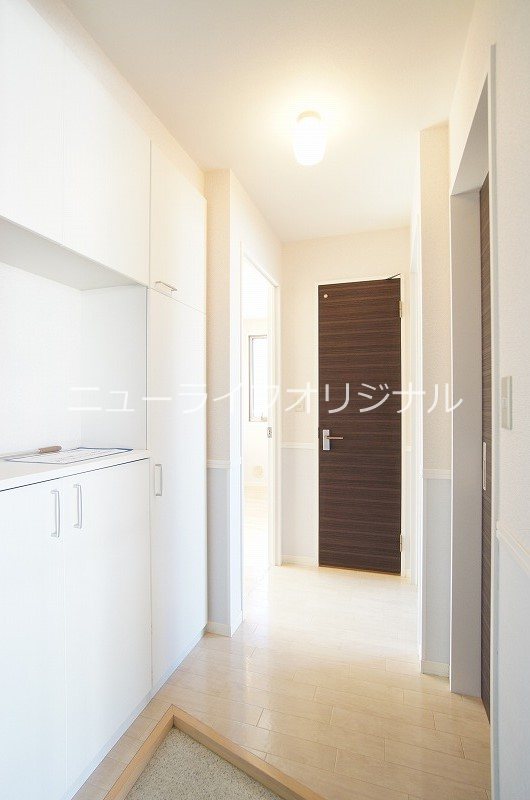 玄関　たっぷり収納のシューズボックス付。