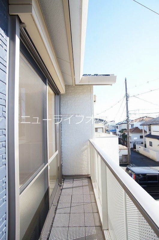 バルコニー　南側に開放感があり、日当たり良好です。