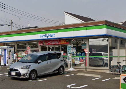 コンビニ　ファミリーマート 藤沢長後店（コンビニ）まで481m