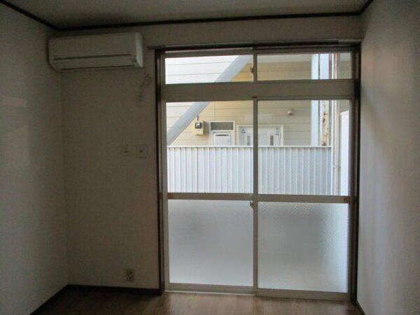 居室・リビング　別号室参考写真