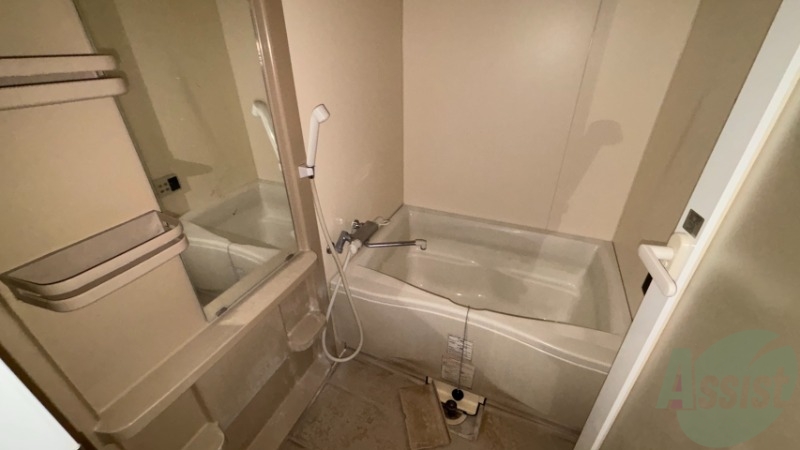 バス・シャワールーム　浴室は広めなのでゆったり落ち着けそうですね。