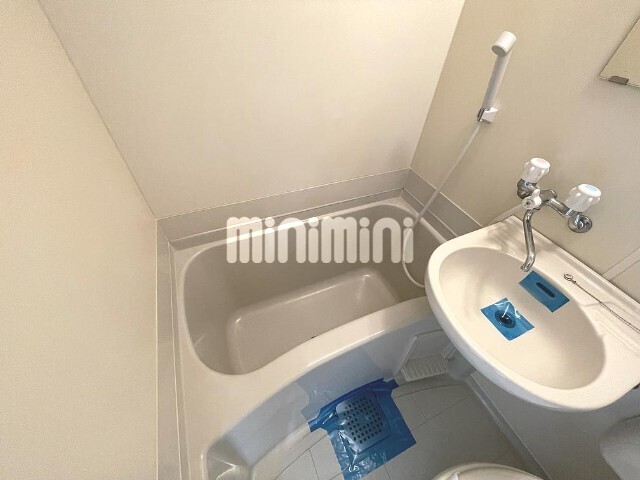 バス・シャワールーム　１日の疲れを洗い流せますね。