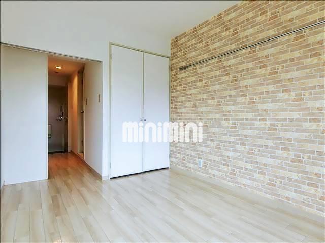 居室・リビング　アクセントクロスがお洒落な洋室です。