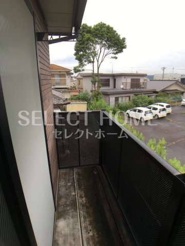 バルコニー　同型タイプ外からの目が気にならないバルコニーで洗濯物が干せま