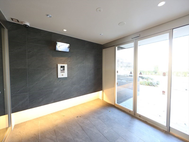 エントランス　エントランス　オートロック　防犯カメラ付