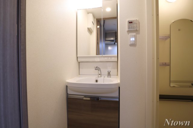 洗面設備　独立洗面台で身支度をすべて済ませてしまいましょう