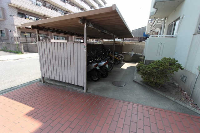 その他共有部分　駐輪場スペースです。色仕様は現況優先になります。