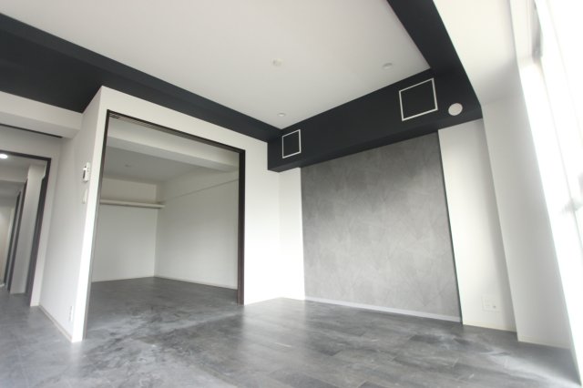 居室・リビング　洋室です。 ※リノベーション工事中の写真になります。9.12