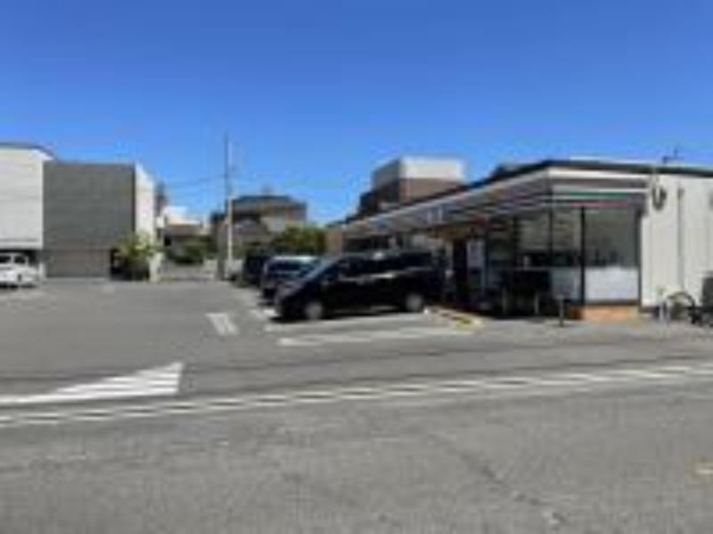 コンビニ　セブンイレブン新番町小学校前店（コンビニ）まで650m