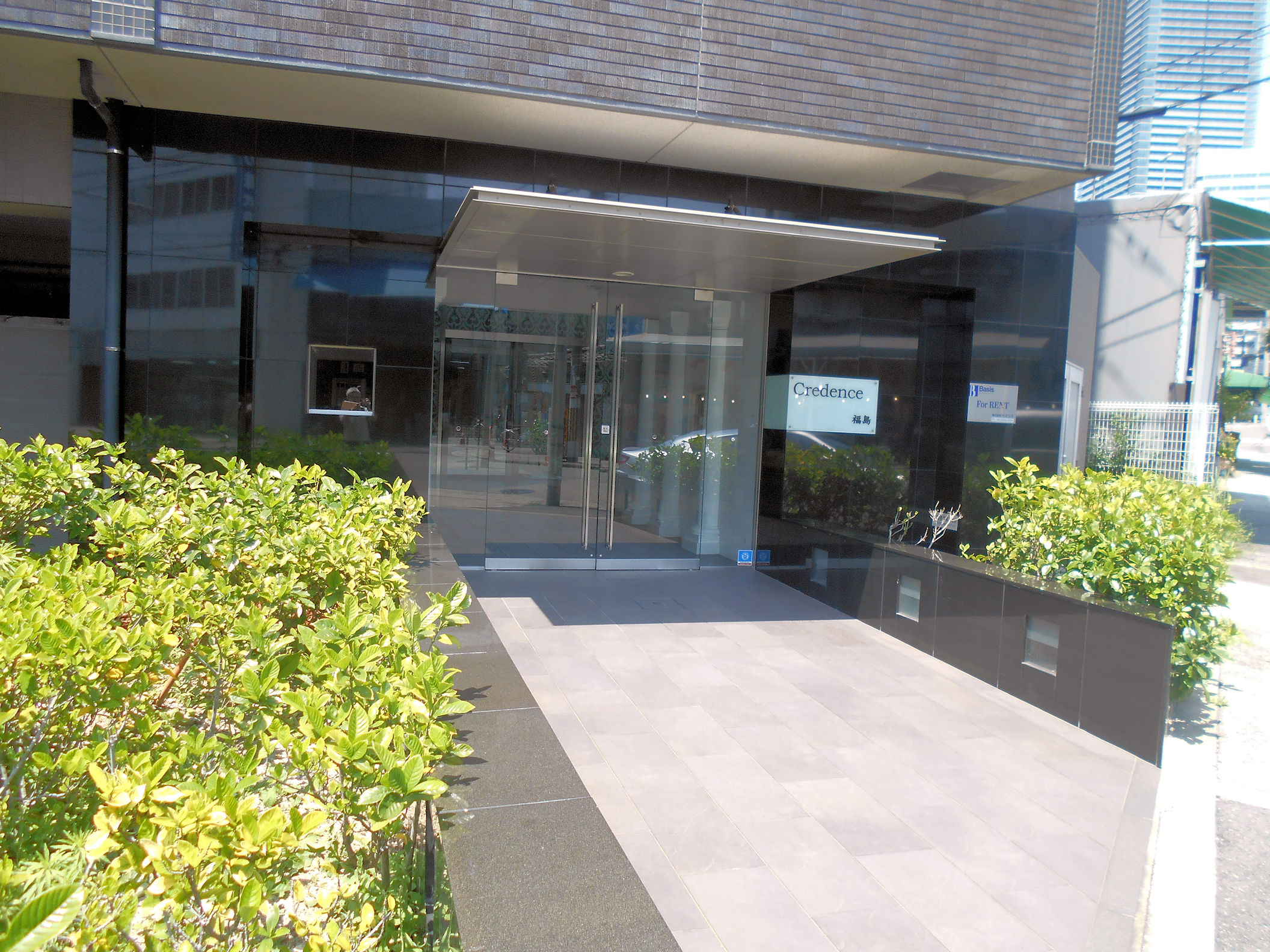 エントランス　緑も綺麗にお手入れしてあります