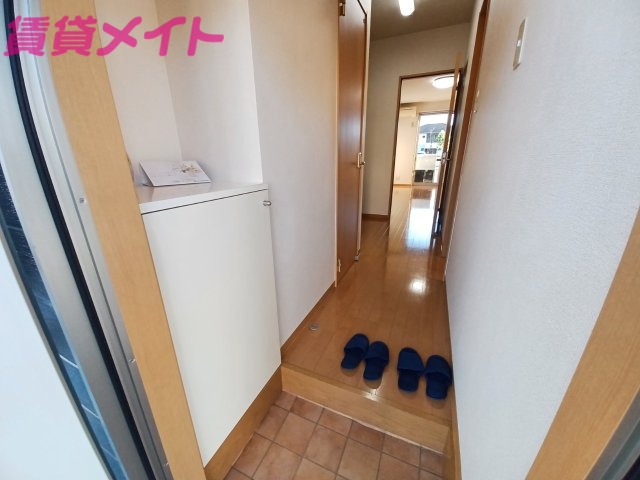 玄関　同物件反転タイプの画像です