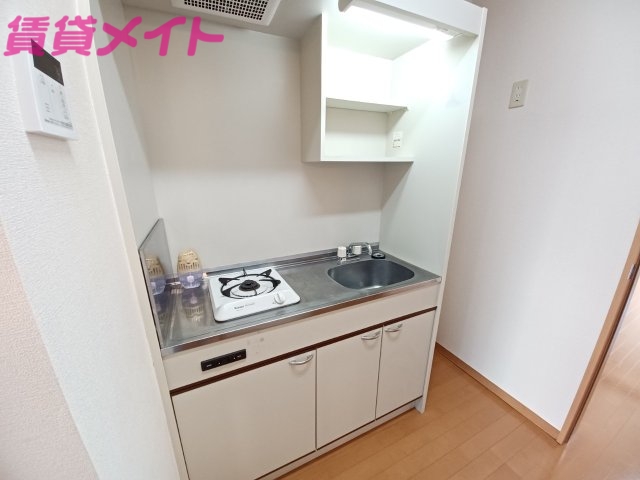 キッチン　同物件反転タイプの画像です