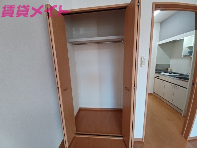 収納　同物件反転タイプの画像です