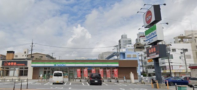 コンビニ　ファミリーマート那覇天久二丁目店（コンビニ）まで350m