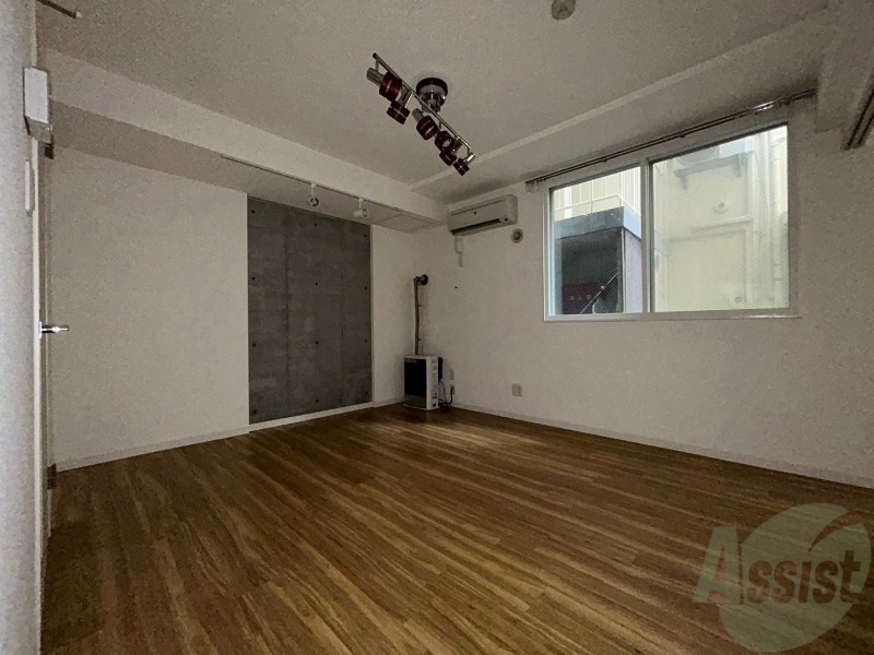 居室・リビング　エアコン付きで快適なリビングになっております！