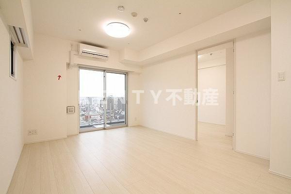 居室・リビング　こちらの居間で趣味の時間をお楽しみください