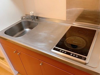 キッチン　コンパクトなキッチンで掃除もラクラク