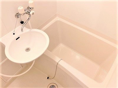 バス・シャワールーム　落ち着いた空間のお風呂です