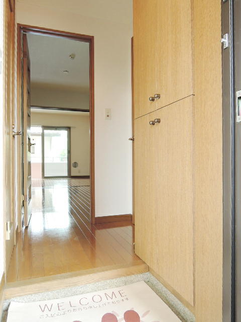 玄関　玄関　下駄箱あり