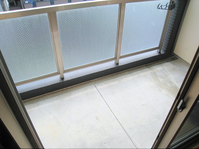 バルコニー　広々ベランダは洗濯物が早く乾く