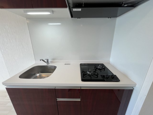 キッチン　ホワイト基調の部屋を表示していますが、実際はグレージュ基調の