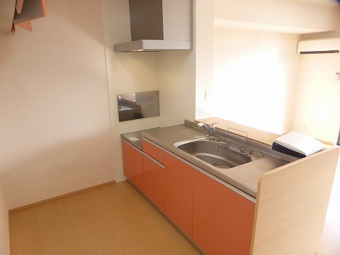 キッチン　同物件別部屋