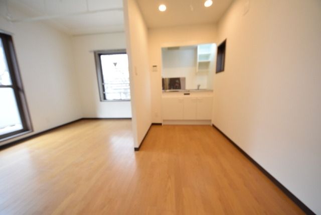 居室・リビング　★キッチン左の窓は１号室のみ付いてます★