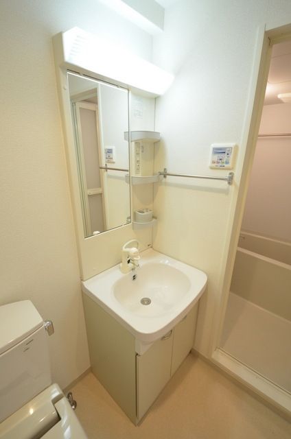 洗面設備　♪朝・晩の強い味方、洗髪洗面化粧台♪