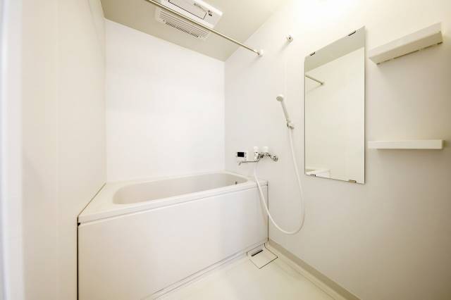 バス・シャワールーム　１０２号室の内装写真参照